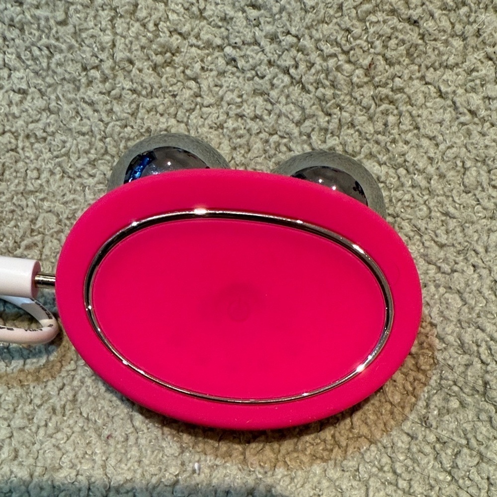 FOREO bear 2 - Magenta Skincare Device - Picture 2 of 2